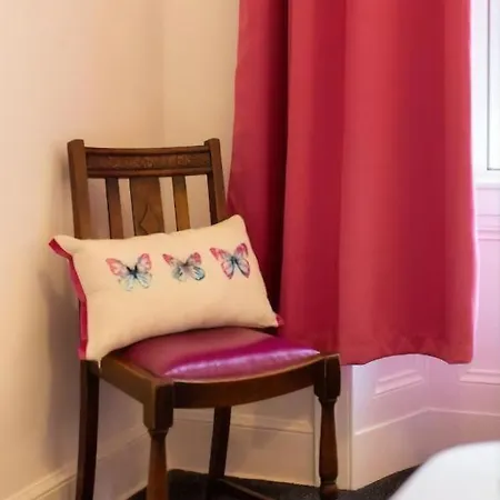 Broughton - Alluring One Bedroom Flat, Excellent Location, *