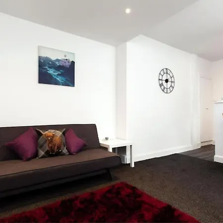 Broughton - Alluring One Bedroom Flat, Excellent Location, *