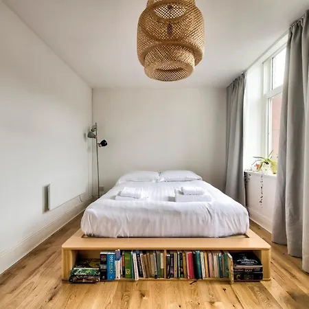 Nature-inspired Flat Near Leith Walk By Guestready *