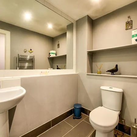 Nature-inspired Flat Near Leith Walk By Guestready * Edynburg