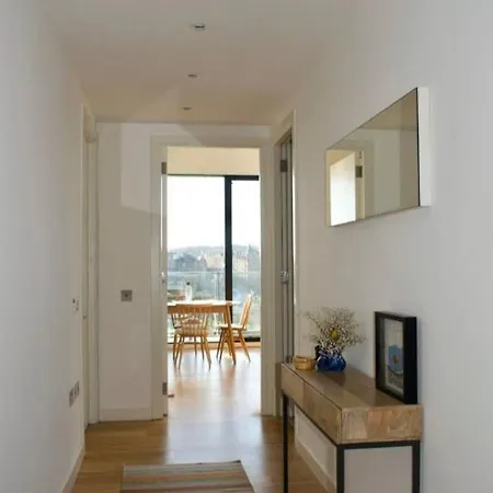 Quarter Mile Flat With Stunning Meadows View Appartamento *