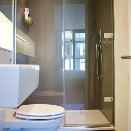 Quarter Mile Flat With Stunning Meadows View Edimburgo