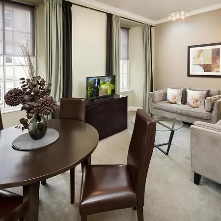Apartmanhotel St Giles 4*