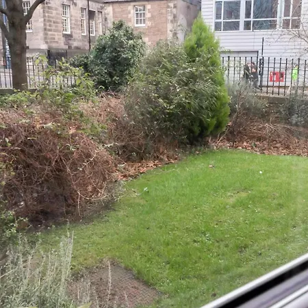 Centre Aishia/sakina Edinburgh