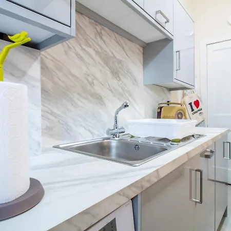 Stylish & Charming Retreat For 2- Centre! - Pass The Keys Appartamento