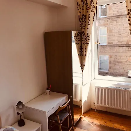 Centre Escape With Private Garden * Edinburgh