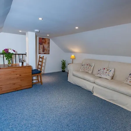 Edinburgh Accommodation *