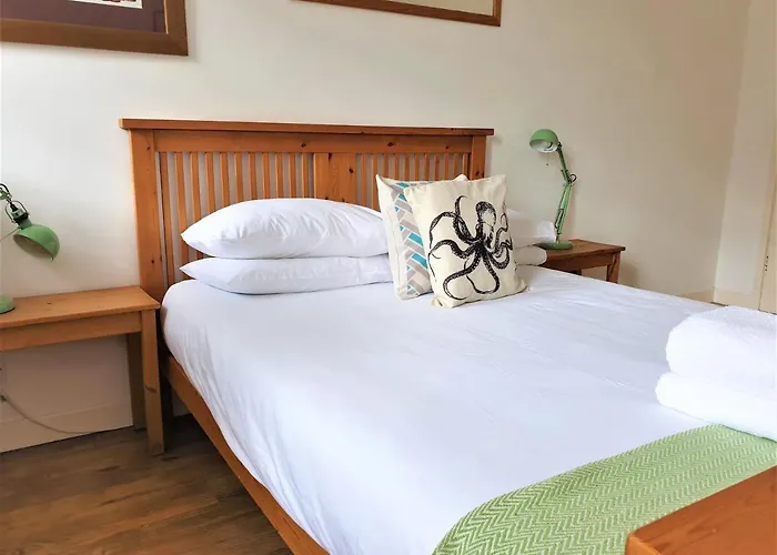 Canongate - Spacious And Historic 2 Bed Flat On Royal Mile *