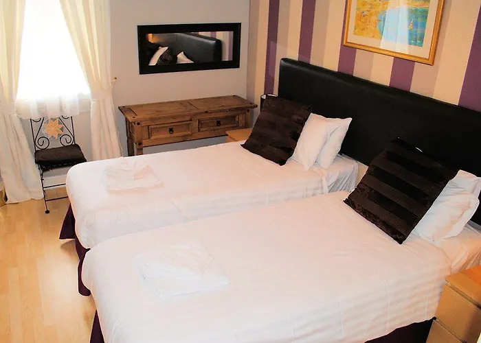 Edinburgh Aparthotel 4*