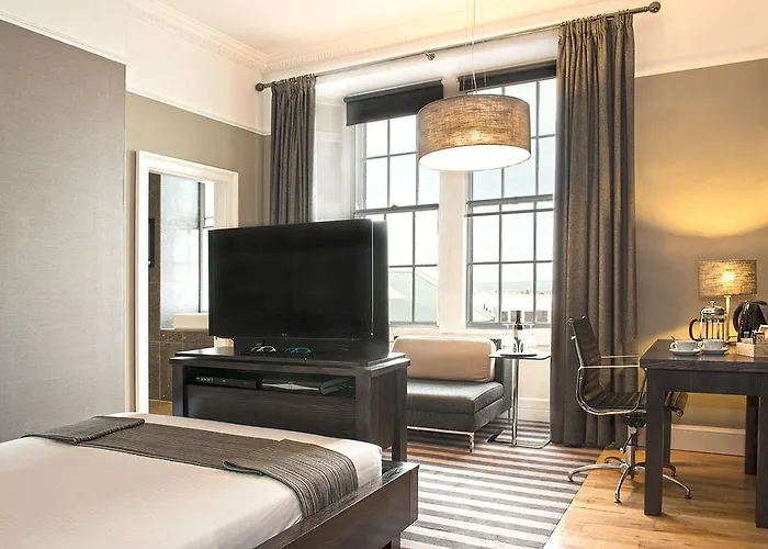 Отель & Picardy Place 4*