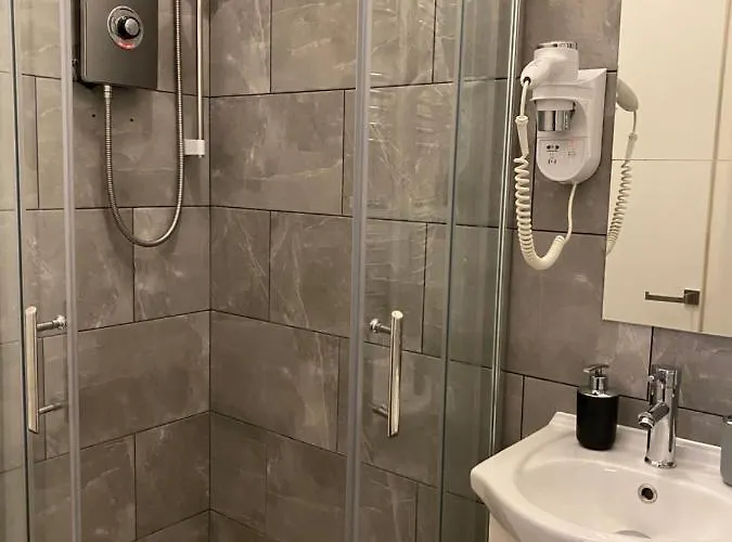 Hotel apartamentowy Royal Mile Balconies By The Castle Edynburg