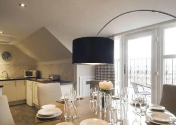 Fountain Court - Royal Garden 4*