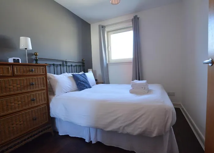 Holyrood Park - Carparking Included!