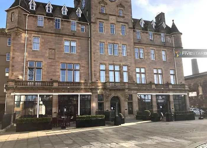 Waterfront Living In Leith With Free Parking! Apartmán