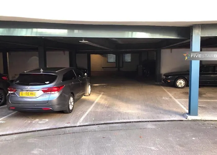 Waterfront Living In Leith With Free Parking! Apartmán