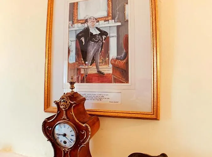 F2 Charming Centre Full Of Character *