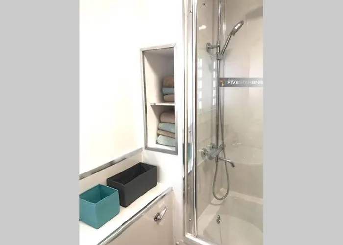 Waterfront Living In Leith With Free Parking! Apartmán