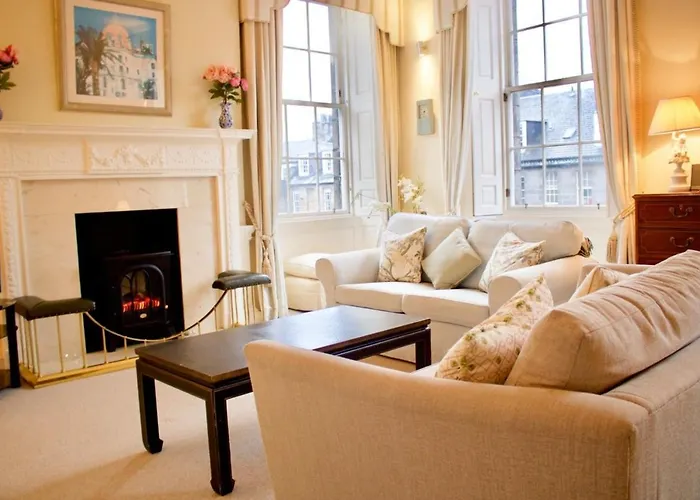 Period On Castle Street * אדינבורו