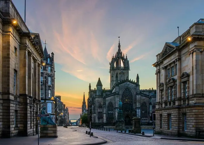 Cozy 2 Bedroom At Heart Of The Apartment *