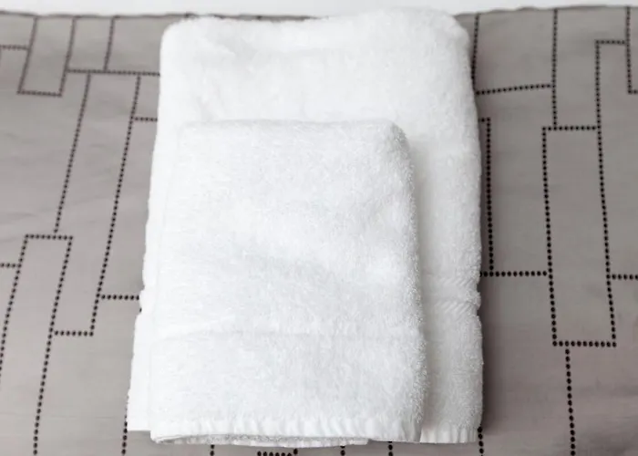 Holyrood - Luxury With Parking *