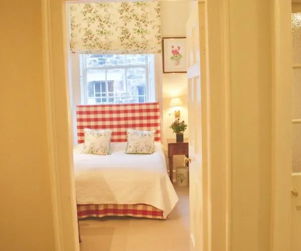 Period On Castle Street דירה *