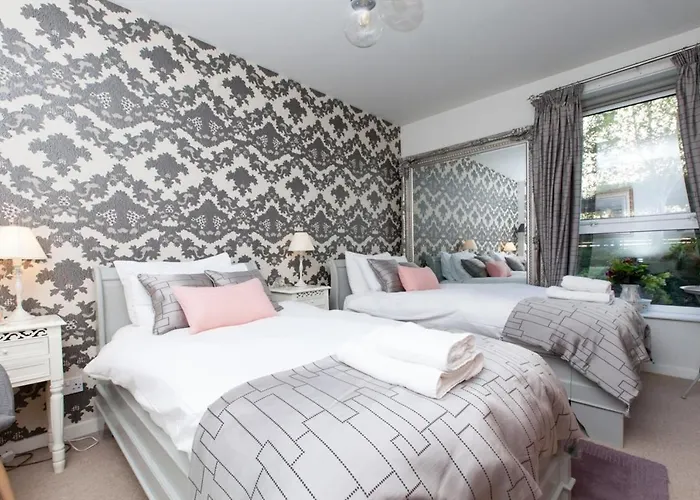 Holyrood - Luxury With Parking Апартаменты