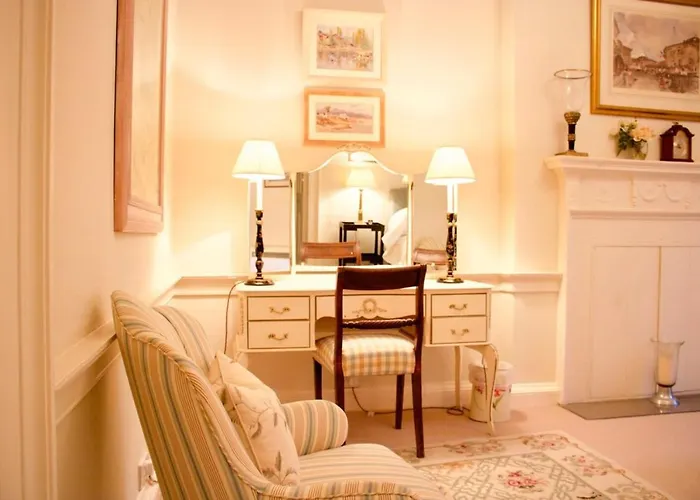 Period On Castle Street דירה