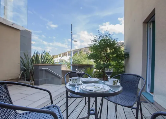 Holyrood - Luxury With Parking Апартаменты *