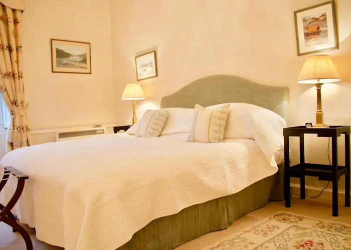 Period On Castle Street אדינבורו