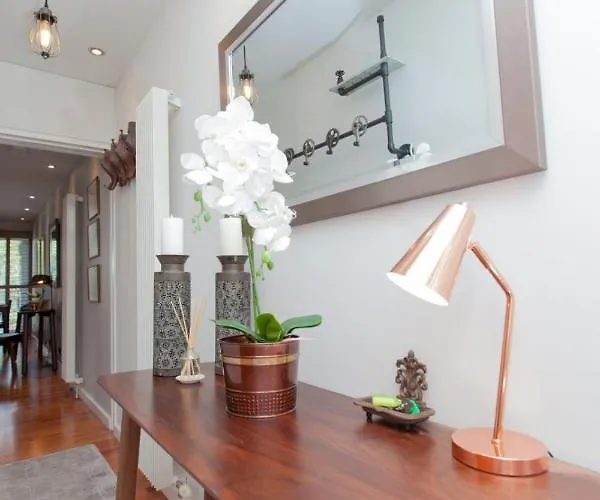 Holyrood - Luxury With Parking Апартаменты *