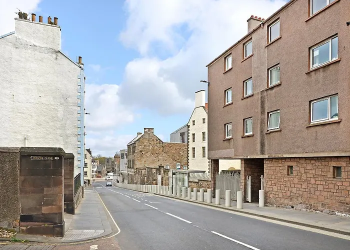 Joivy Contemporary Royal Mile With Balcony *