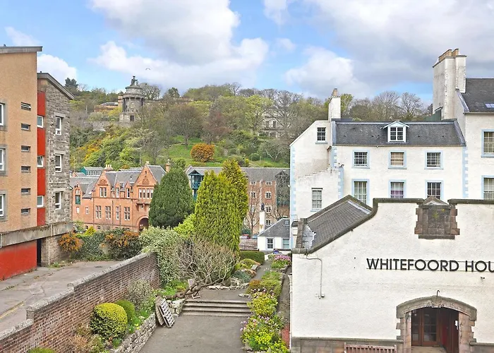 Joivy Contemporary Royal Mile With Balcony