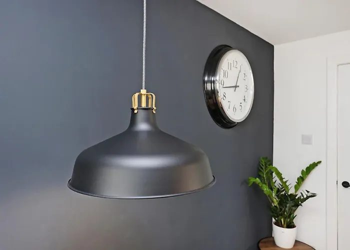 Joivy Contemporary Royal Mile With Balcony Edimburgo