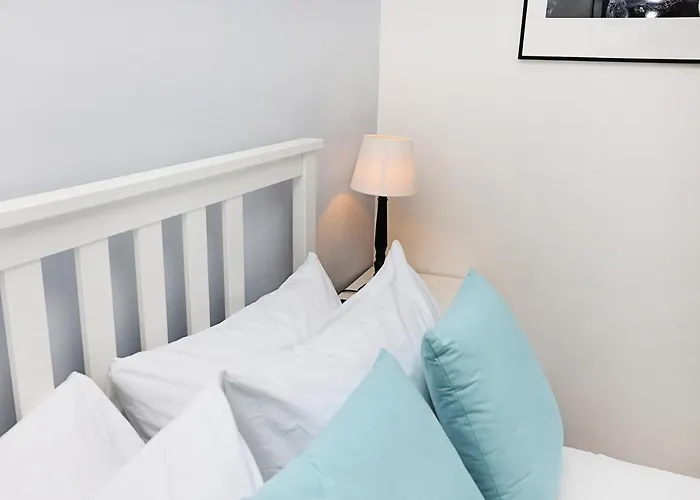 Joivy Contemporary Royal Mile With Balcony Edimburgo