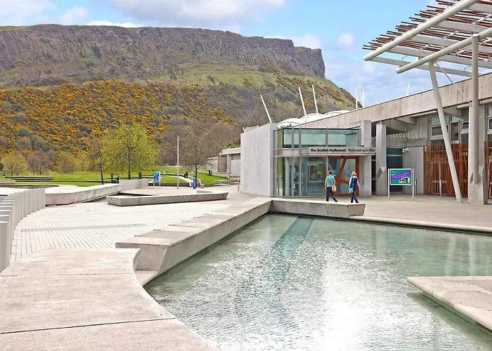 Joivy Contemporary Royal Mile With Balcony *