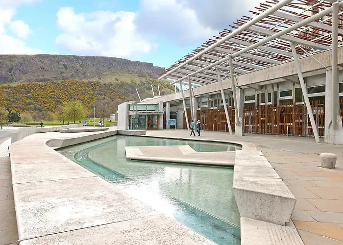 Appartamento Joivy Contemporary Royal Mile With Balcony Edimburgo