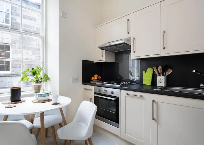 Stockbridge Two Bedroom Appartement *