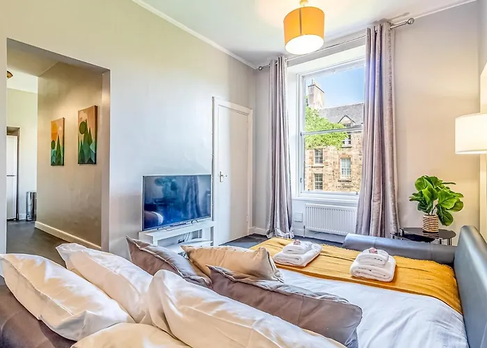 Pass The Keys Spacious And Homely Flat On The Royal Mile * 에든버러