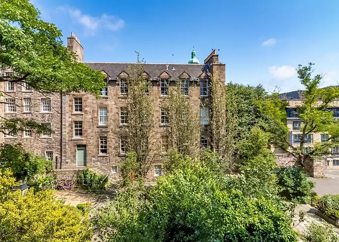 Pass The Keys Spacious And Homely Flat On The Royal Mile * 에든버러