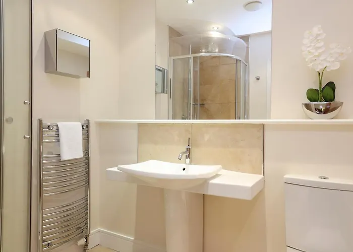 Joivy Spacious 2 Bed,2 Bath Flat, Free Parking And Rooftop Terrace Appartement