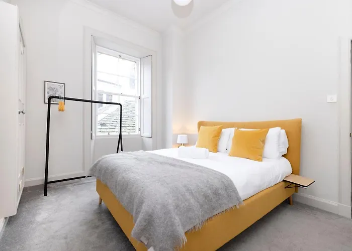 Joivy Sophisticated Near Castle * Edinburg