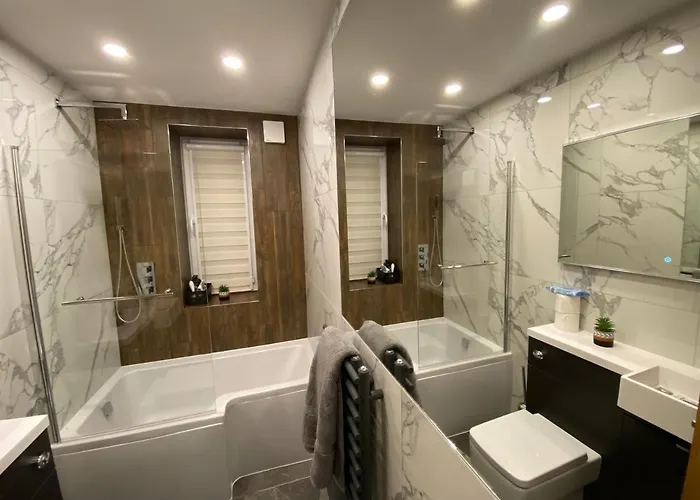 Lovely 3 Bed With Jacuzzi, Close To Airport, Driveway, Wifi * Edinburgh