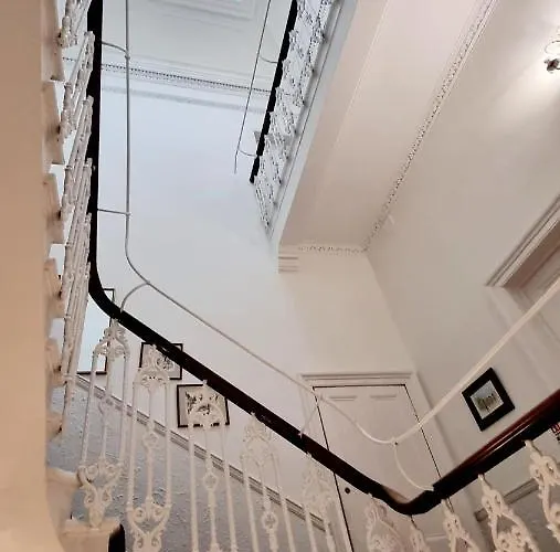 The Guards Szálloda