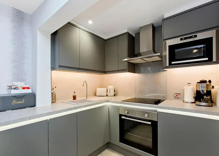 Ultra Modern, West End Village, Refurbished Basement Appt Эдинбург