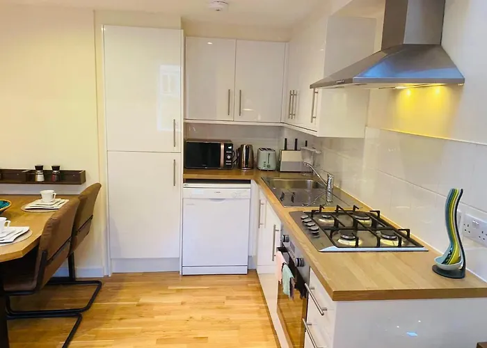 2 Bed 2 Bath With Private Parking