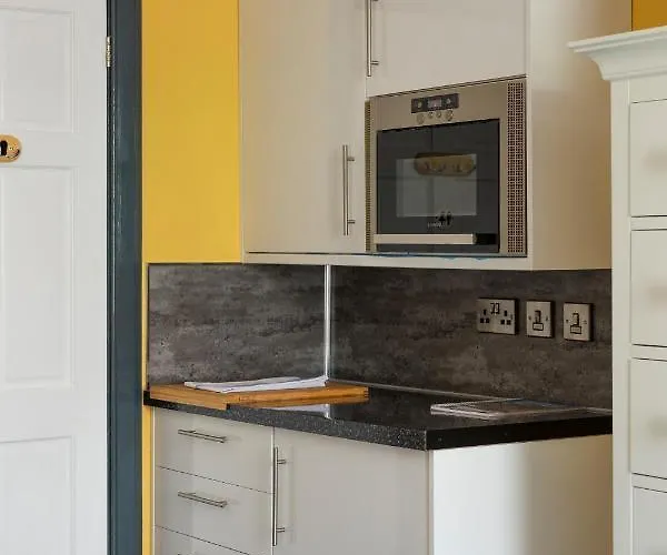 48 Gilmore Place Residences מלון *