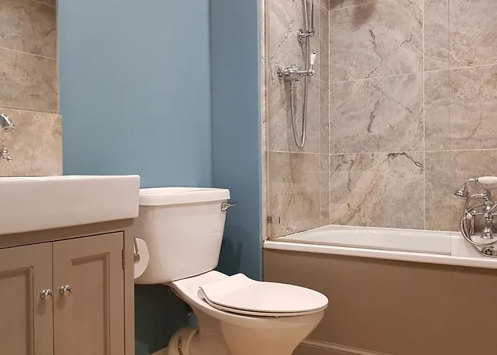 Gorgeous 3-bedroom Эдинбург