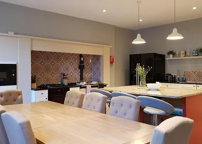 Gorgeous 3-bedroom Эдинбург