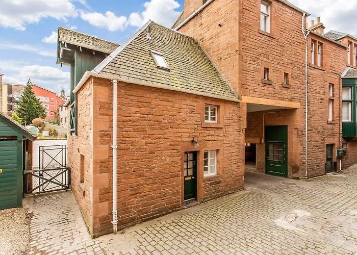 Newly Reno'd 2 Bed With Free Parking