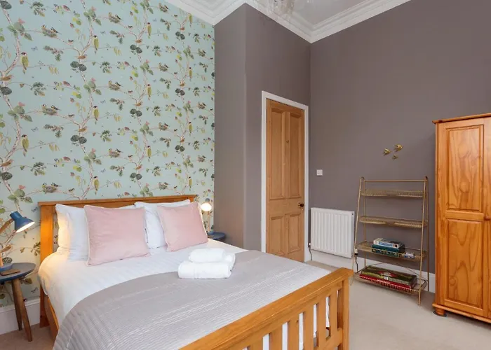 South Learmonth Gardens